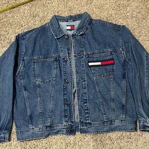 Vintage 90s Tommy Hilfiger full zip hooded jacket....